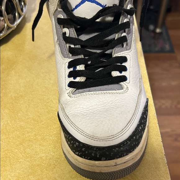 Jordan Men's White and Black Sneakers with Blue Accents - Picture 4 of 8